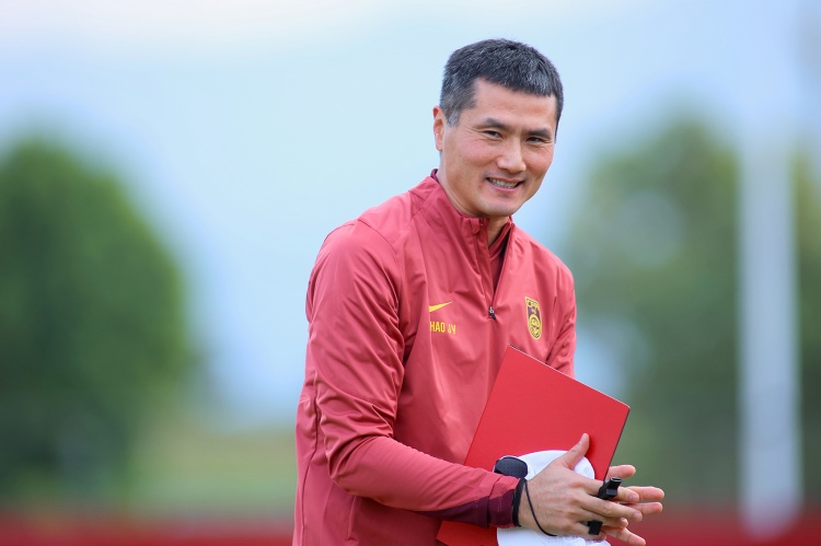 竞技宝DOTA2-马德兴：国足迪拜基地草坪质量远超海口，多支欧洲俱乐部在此冬训