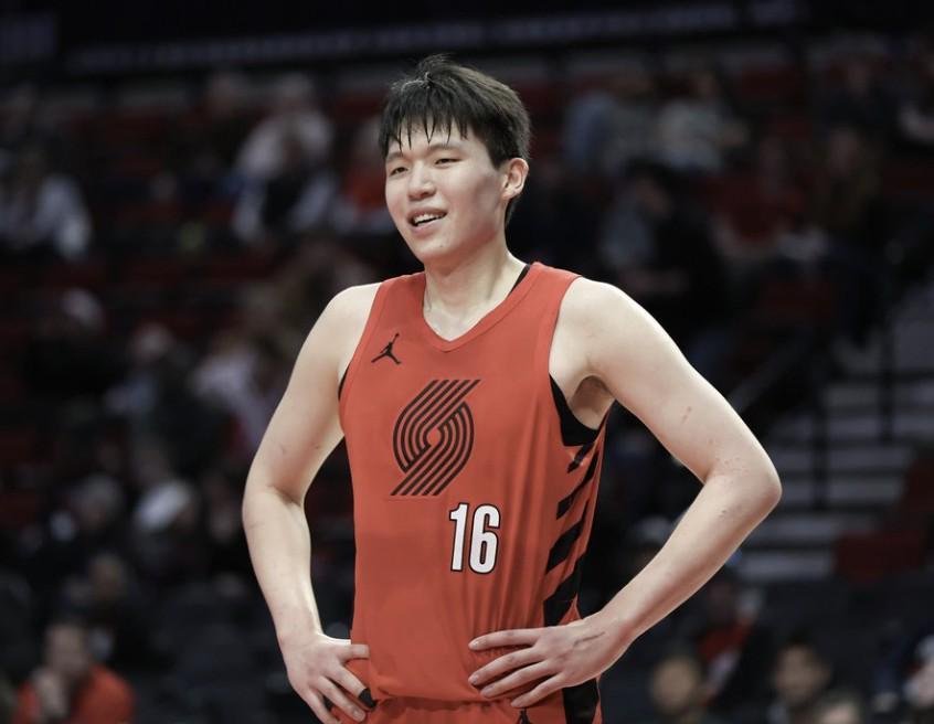 竞技宝LOL-心系老东家!杨瀚森助威青岛季后赛:祝兄弟们放平心态、一路高歌